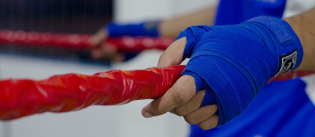 boxen-kämpfer-seile-hände by  IgorSuassuna via pixabay (CC0)